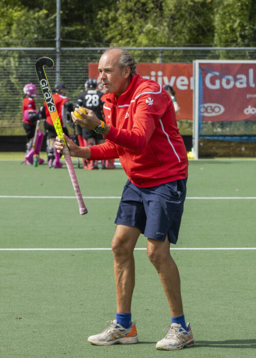 In The D Field Hockey Camp with Dutch coach Martijn Drijver.